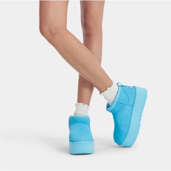 UGG Womens Classic Ultra Mini Platform Sky Blue size 9 - Picture 1 of 12